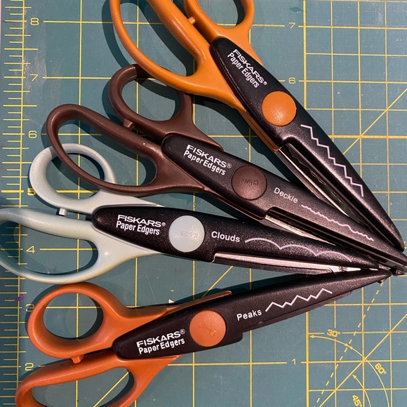 Set of Fiskars Paper Edge Scrapbooking Scissors - Picture 9 of 9